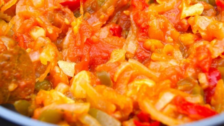 Véritable recette piperade basquaise : les secrets d&rsquo;une préparation authentique et rapide